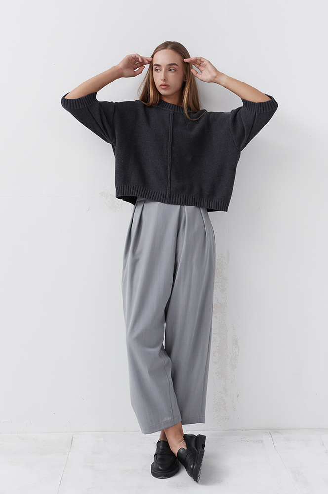 Штани об'ємні із складками світло-сірий (БР 84/1)